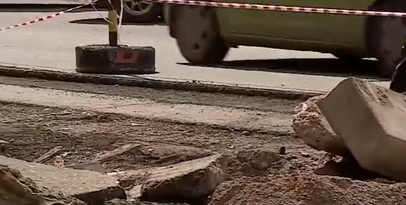     Уже несколько улиц в центре Красноярска остались без тротуаров