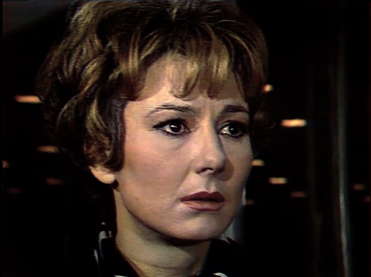 Кадр из телефильма "В одном микрорайоне" (1976)