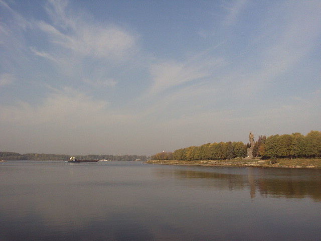 Вид с противоположного берега.