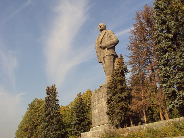 У подножия.