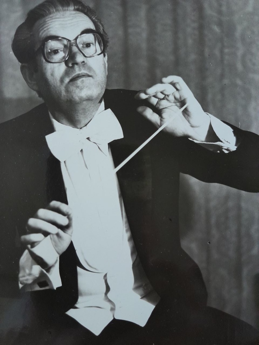 Дирижер А. Ф. Гуляницкий. Фото Н. Орлова