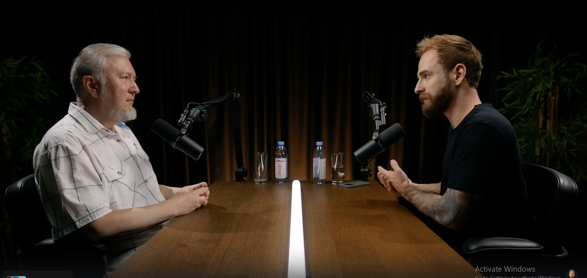 Кадр из подкаста. Слева - Алексей Водовозов, справа - Александр Соколовский.