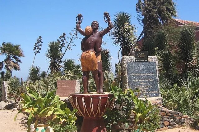    Почему Сенегал требует вывода всех ино­странных войск?