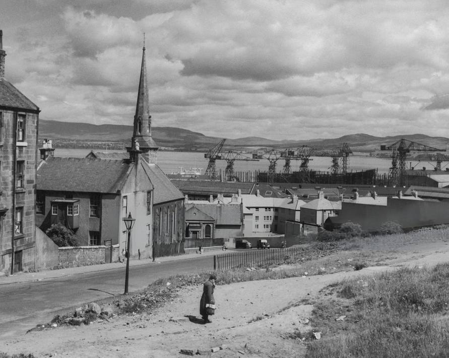   Улица в городке Гинок на реке Клайд
