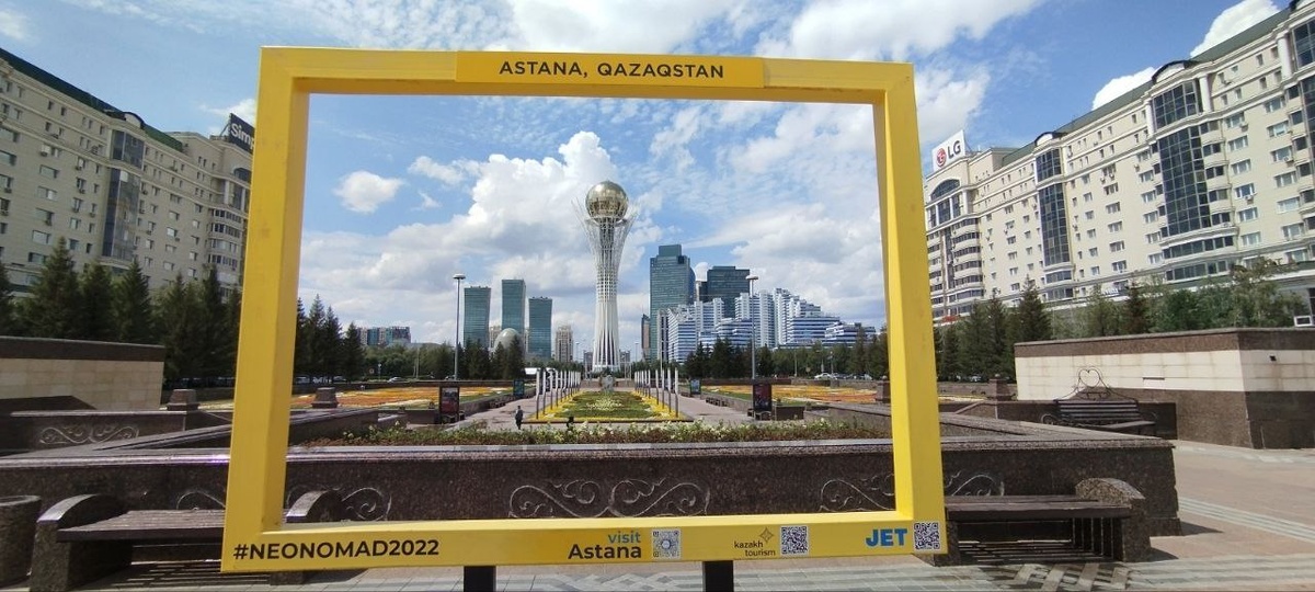 Астана. Вид на башню «Байтерек»