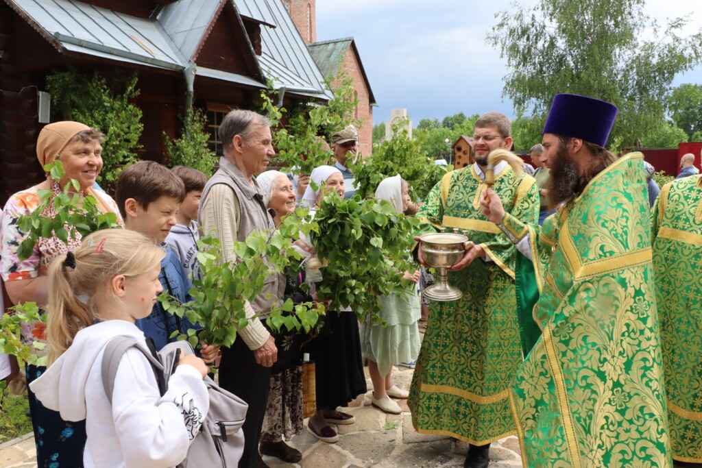 Троица в храме Всех Святых  в Шаховской