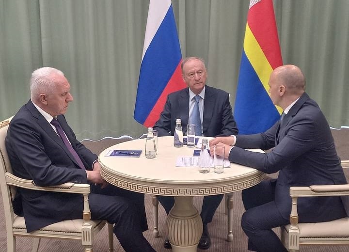 Николай Патрушев провел рабочую встречу с Алексеем Беспрозванных / Фото: Морская коллегия России  📷
