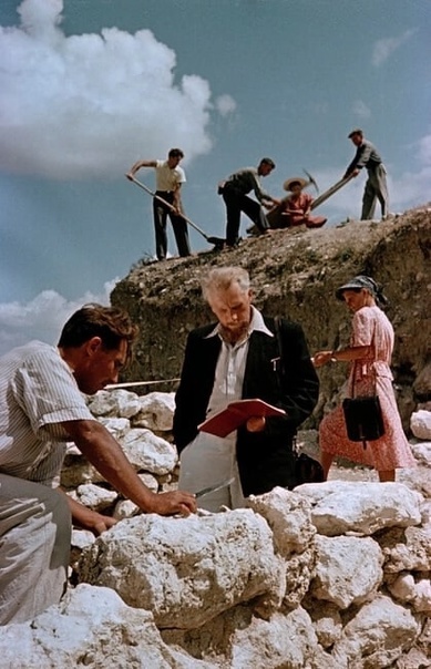 Тавро-скифская экспедиция. 1944 г. П. Н. Шульц и О. И. Домбровский (слева)