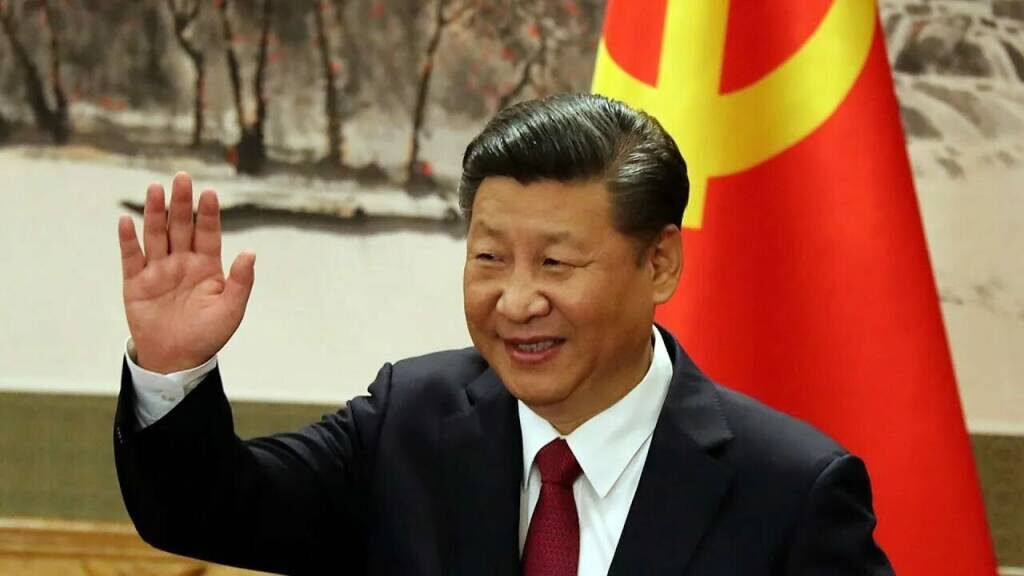 Си Цзиньпин — китайский партийный и государственный деятель, генеральный секретарь Центрального комитета Коммунистической партии Китая (КПК) с 2012 года, председатель Китайской Народной Республики (КНР) с 2013 года, председатель Центрального военного совета КНР. 