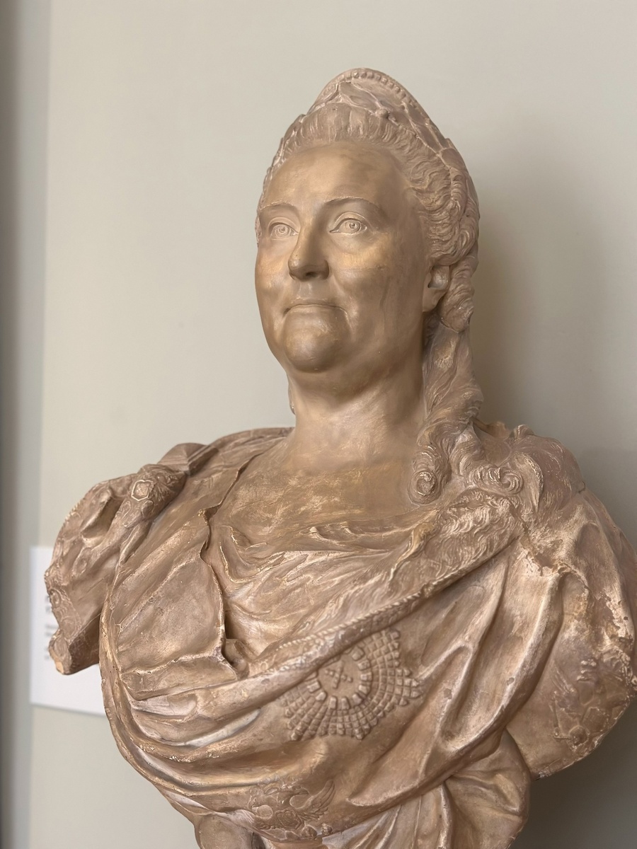 Федот Иванович Шубин (1740–1805)
Портрет Екатерины II
Авторская модель
1774
Гипс тонированный
НИМ РАХ
За этот бюст в 1774 скульптор получил звание академика.