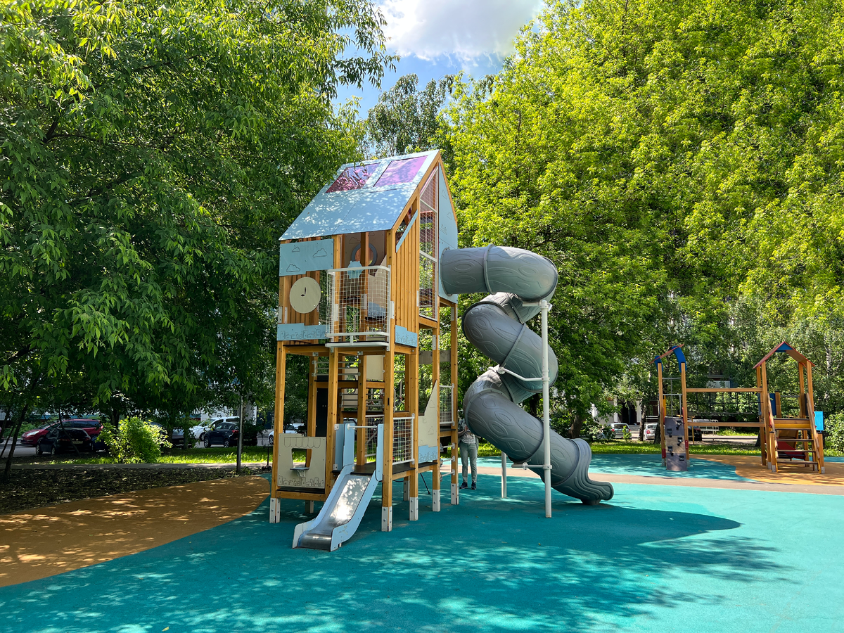 Компания «Лебер», российский производитель детского игрового и спортивного оборудования, получила сертификаты соответствия национального бренда «Сделано в России» на свои ключевые продуктовые линейки, включая качели, карусели, горки, игровые комплексы и уникальные научные площадки.