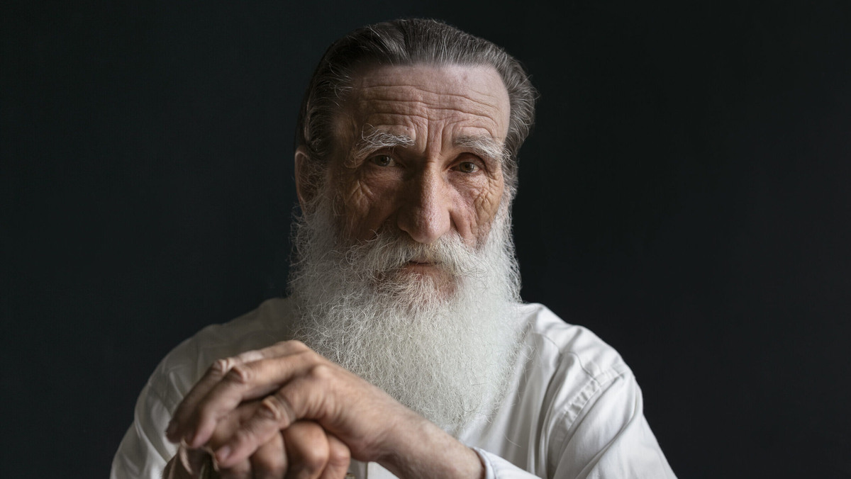    Старение протекает не плавно, а со всплесками в 44 и 60 лет. Фото: freepik