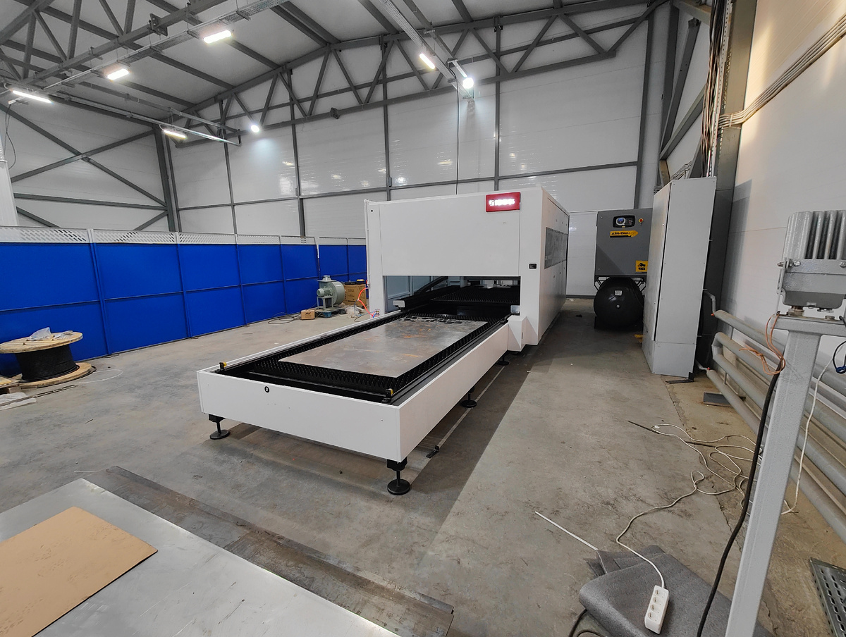 Листорез со сменным столом