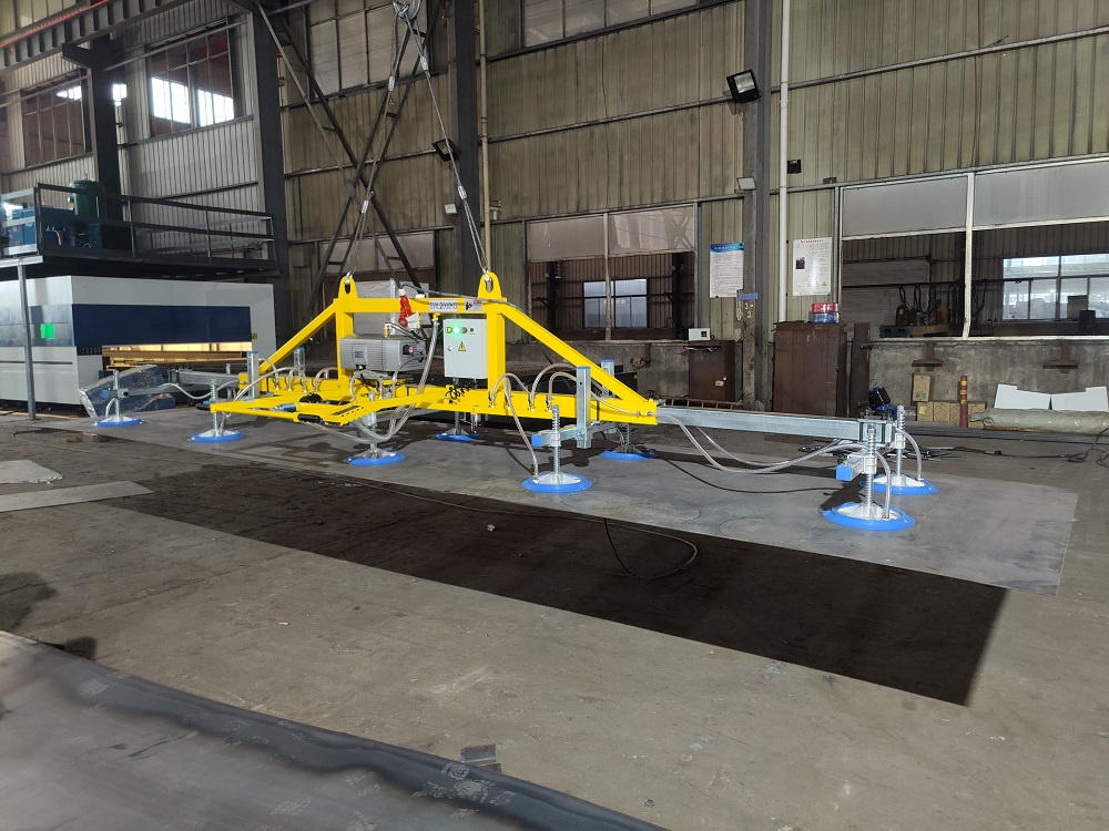 Траверса с вакуумным захватом