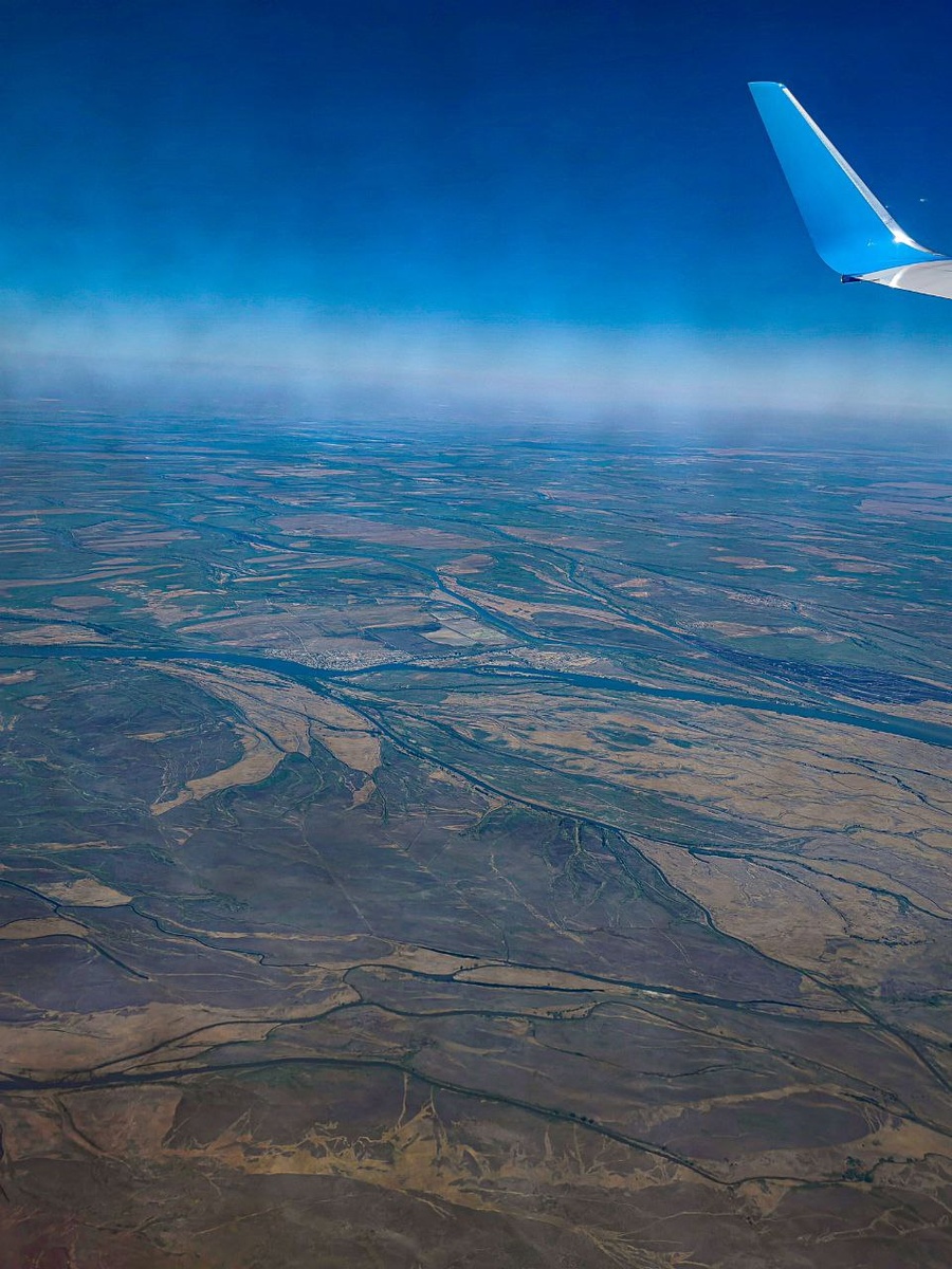 Кстати, я очень сильно боюсь летать. Особенно одна! Самое ужасное для меня взлёт и посадка.