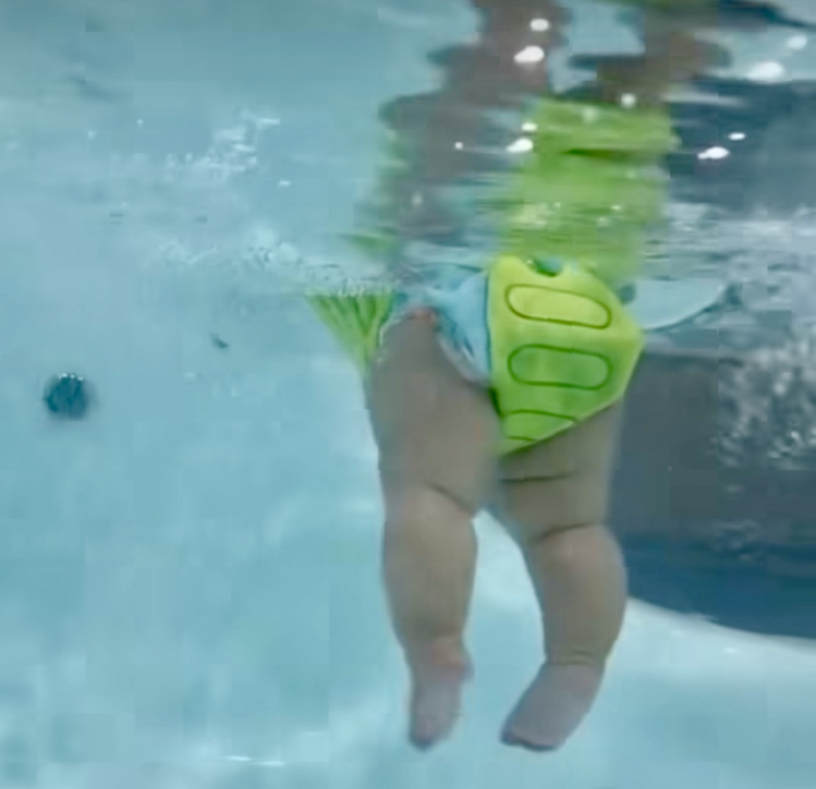 Массажи, грудничковое плавание, школы Монтессори, ранее развитие - как всё успевать маме одной?