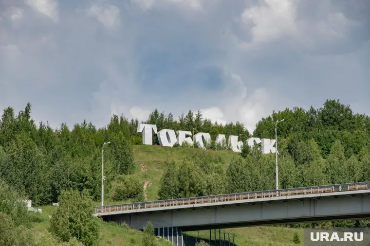 Спикер думы Тобольского района Виктор Кадочников пытался прогнать с заседания глав сельских поселений Заболотья
Фото: Сергей Русанов © URA.RU