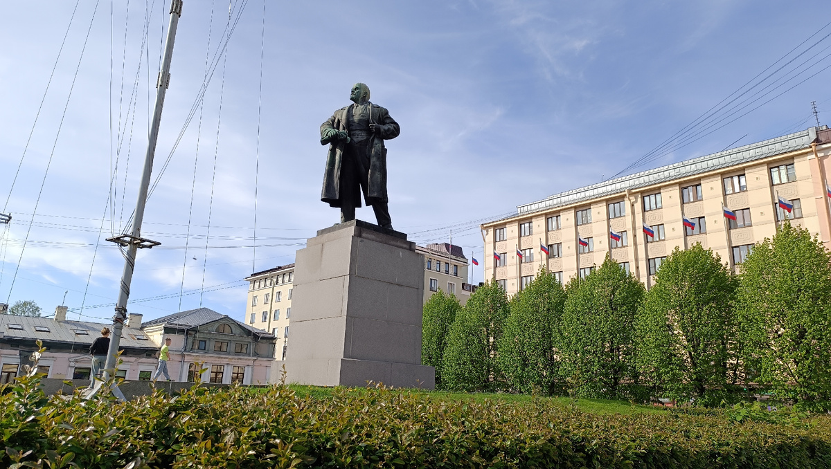 Памятник имени Ленину-город Выборг.