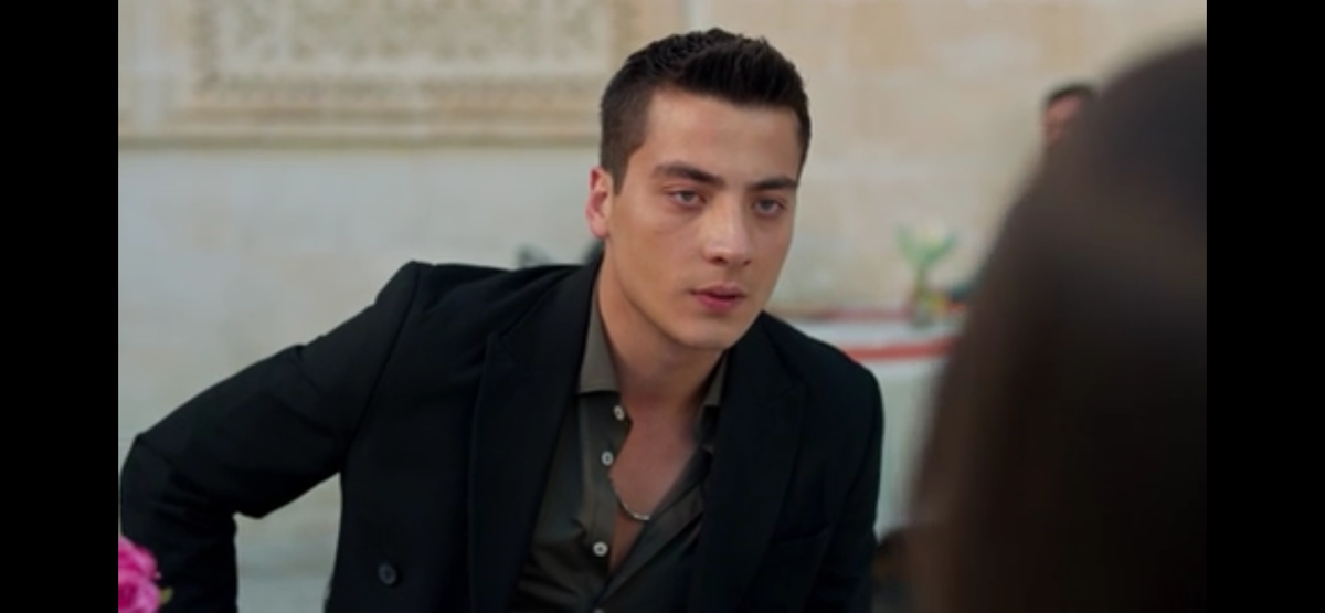 Стоп кадр из сериала «Далёкий город»