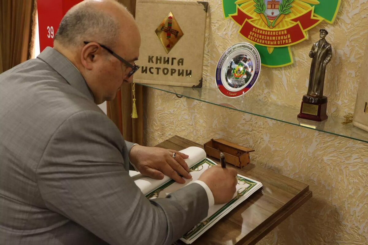 Пограничный отряд ФСБ РФ отметил свою более чем 100-летнюю историю (28 мая 2025). Гюмри © Photo : press office of Gyumri municipality