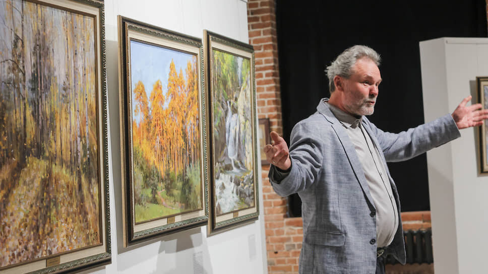 Открытие выставки "Российский фестиваль искусств" в Международном центре искусств "Главный проспект" в Екатеринбурге. Художник Алексей Ефремов во время экскурсии.📷Фото: Марина Молдавская / Коммерсантъ