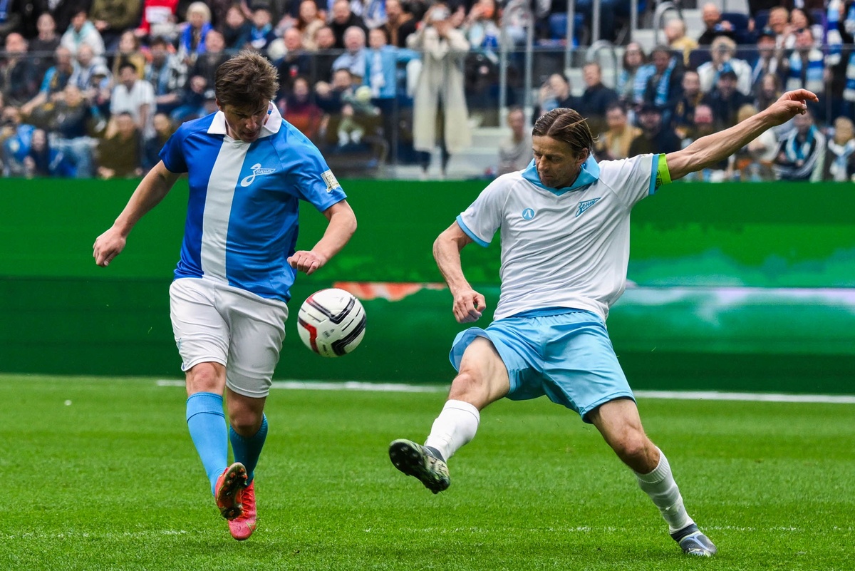    Андрей Аршавин (Зенит - Санкт-Петербург) и Анатолий Тимощук (Зенит - Ленинград)/Алексей Даничев/ РИА Новости