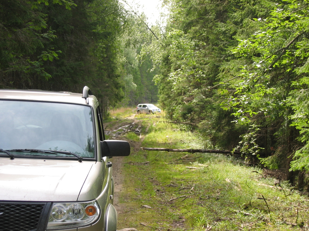 Мы проехали, а он остался. А ему туда было надо - пеший экипаж этого автомобиля мы встретили на дороге.