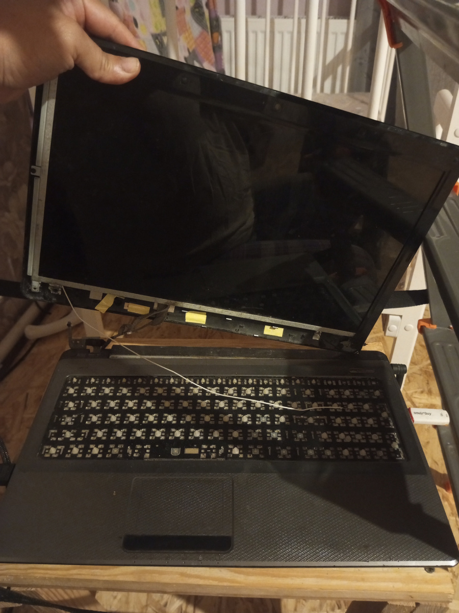 Т всё же он работает, но он ТАКОЕ в жизни видел! 