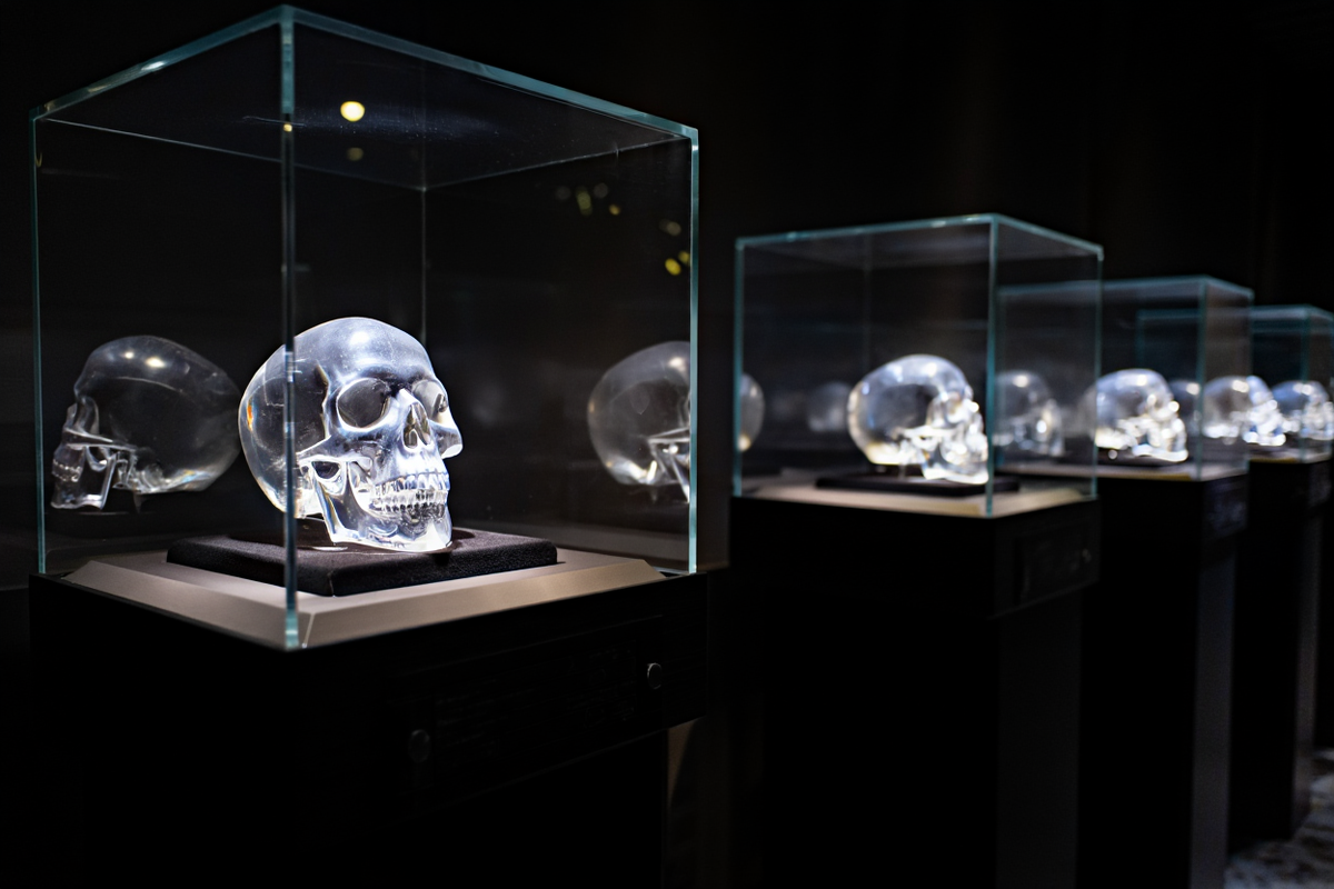 Хрустальные черепа, предположительно найденные в мезоамерике, хранятся в нескольких музеях мира, в том числе - Британском музее в Лондоне. 