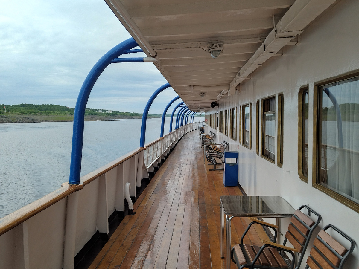 Прогулочная палуба на теплоходе В. Чкалов. Идём к Дудинке! Низовья Енисея.