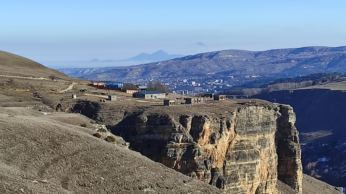 Если подняться повыше, то даже гору Бештау в Пятигорске видно. Фото: Кирилл Полиенко/Polienko: путешествуем вдвоём