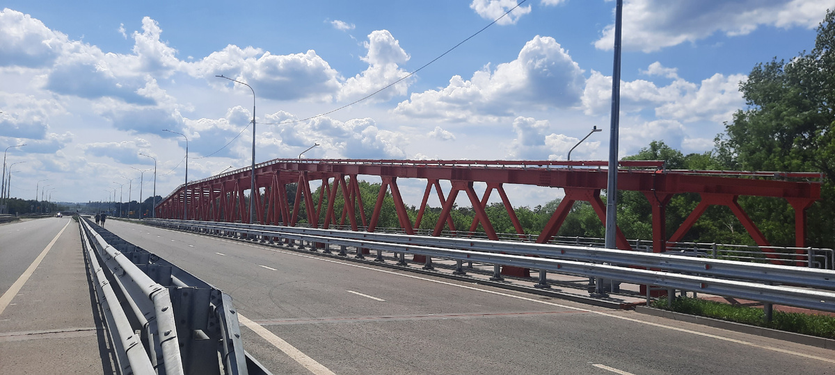 Новая дорога и новый Красный мост. Фото автора.