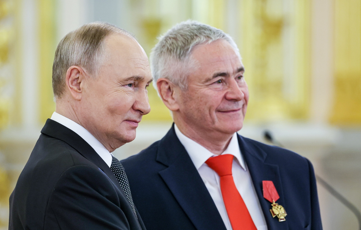    Президент РФ Владимир Путин и президент Паралимпийского комитета России Павел Рожков   Александр Казаков/пресс-служба президента РФ/ТАСС