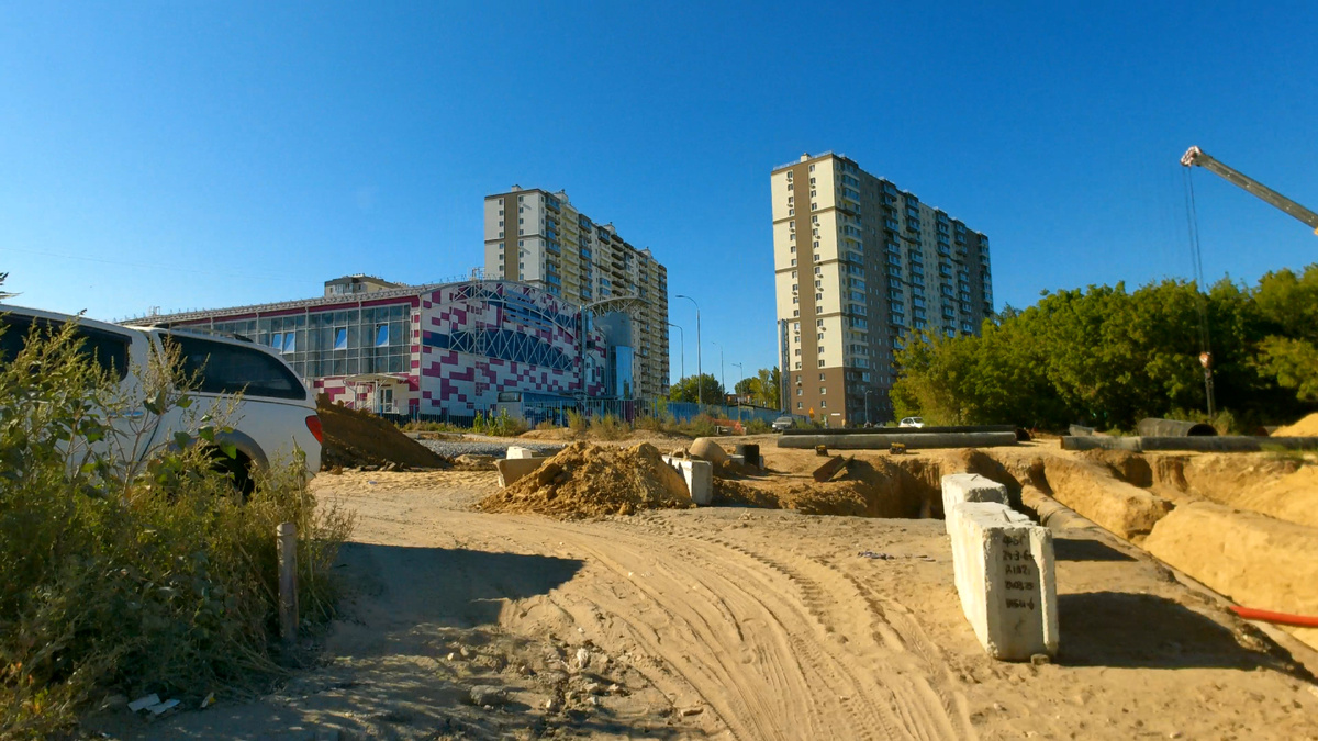 Сейчас на месте этих котлованов уже открыли новую дорогу