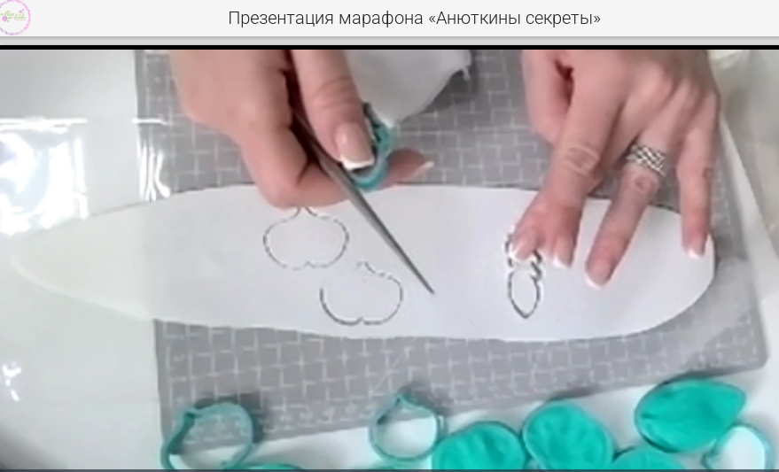 Урок от Ольги Щербаковой: как слепить лепестки анютиных глазок из холодного фарфора.