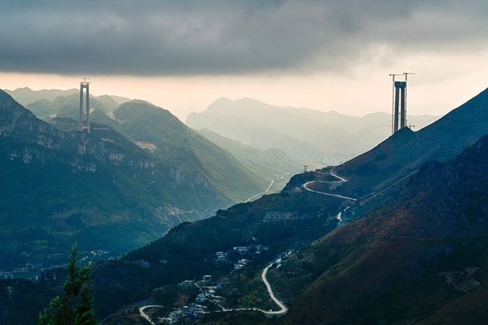 Провинция Гуйчжоу, ставшая настоящим вызовом для налаживания инфраструктуры и логистики. /Фото: english.www.gov.cn