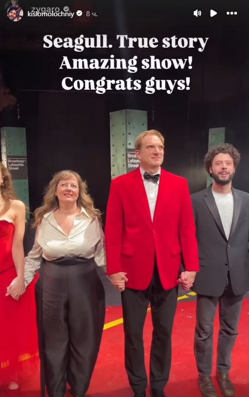 Рыжий, кстати, тоже с ним там болтается 