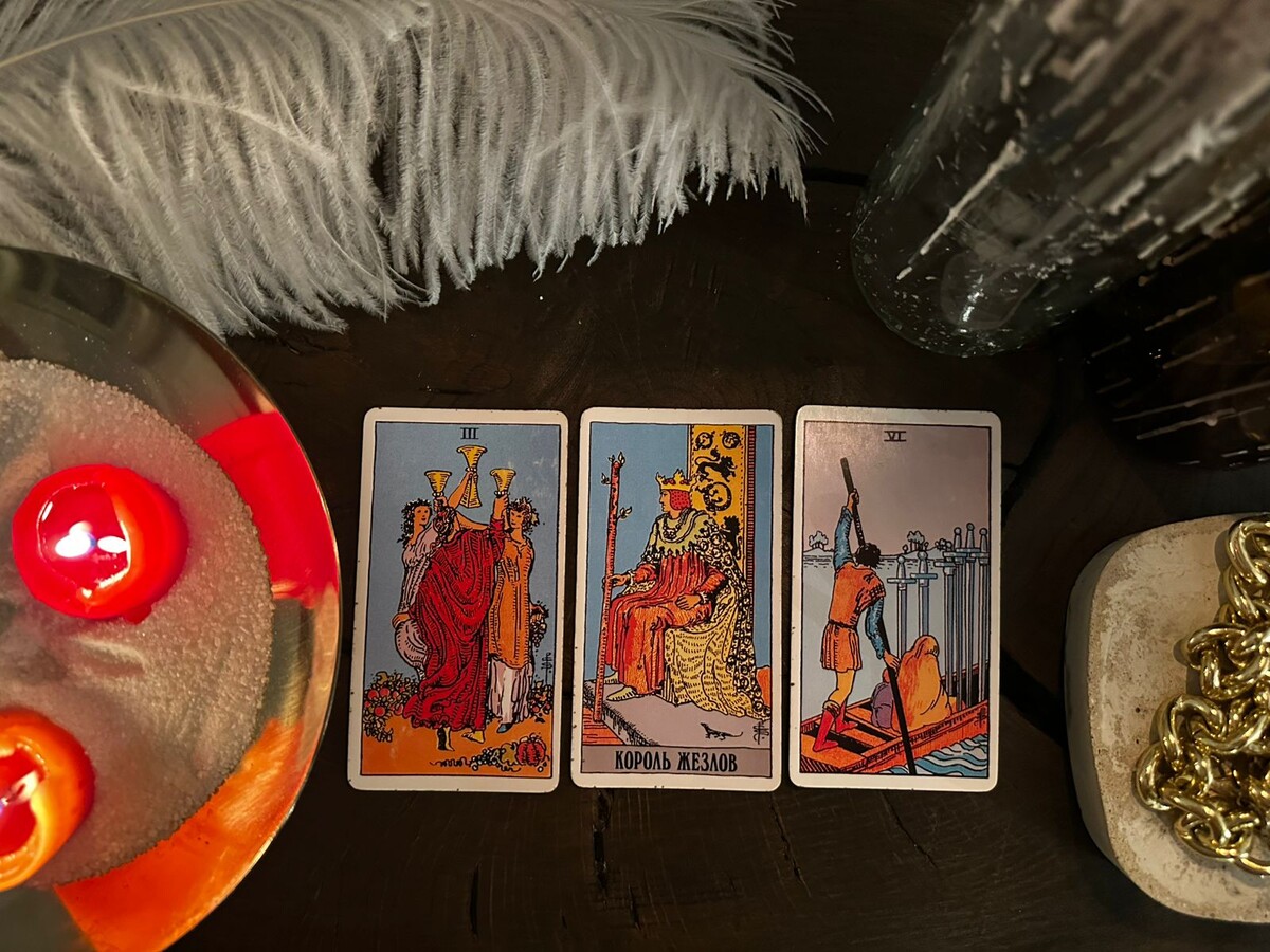 3 Кубков, Король Жезлов, 6 Мечей