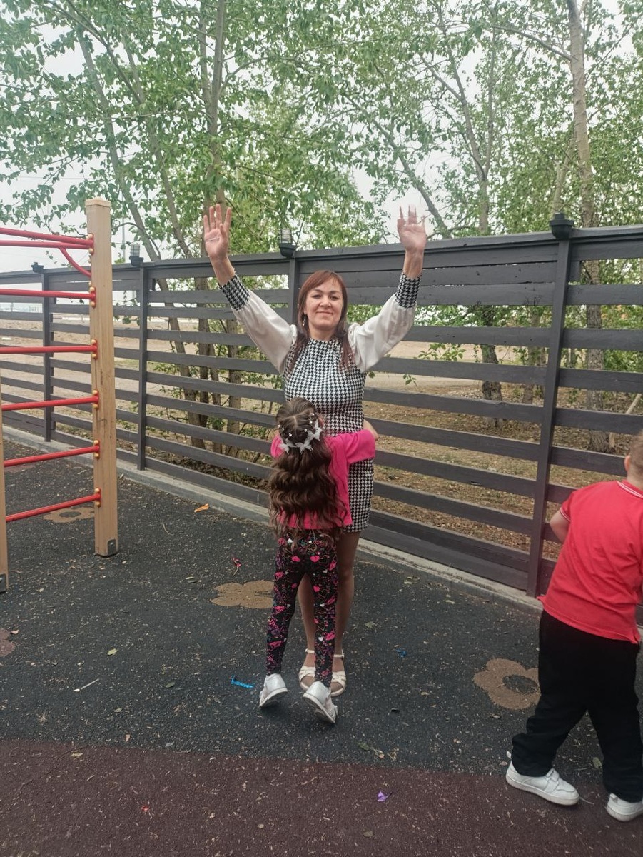 На выпускном в кафе... 