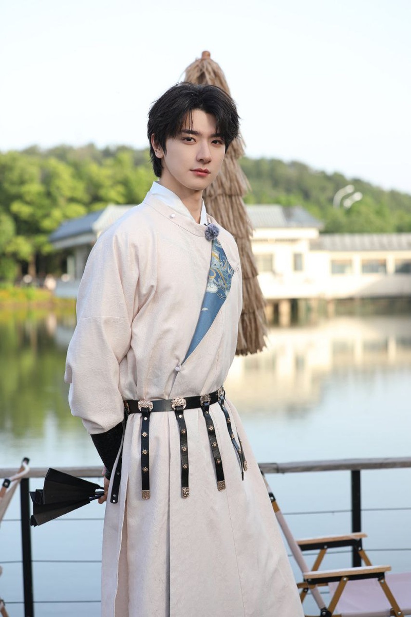 Актёр Линь И. Листайте галерею...