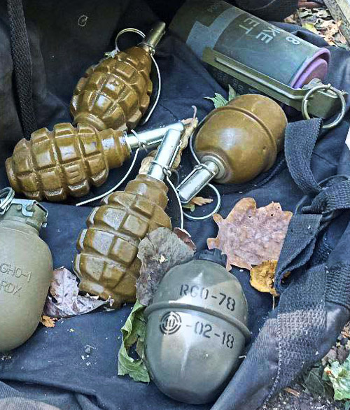 Трофеи из Курской области. Три Ф-1, болгарская GHO-1, американский дым, а также присутствуют болгарская RGO-78 и оригинальная Отечественная РГД-5 (фото из открытых источников)