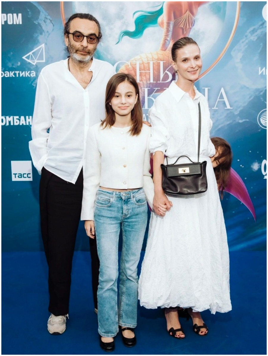 Светлана Иванова и Джаник Файзиев с детьми