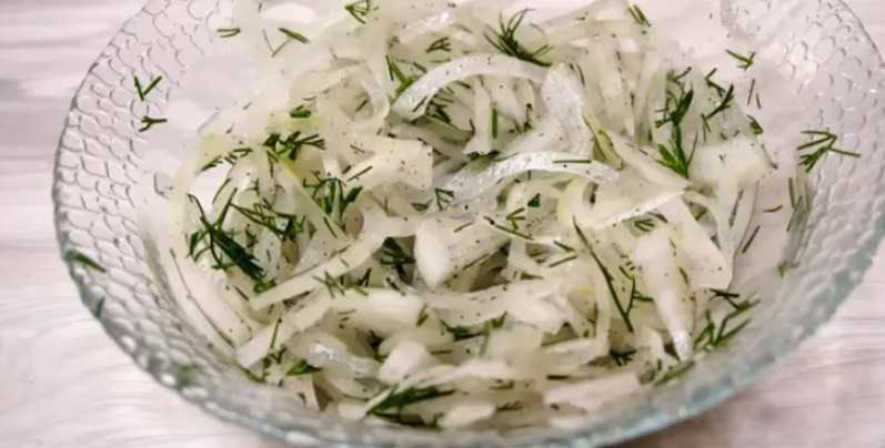 Как приготовить маринованный лук вкусно. Рецепт "Трёхминутка" и к рыбе, и к мясу, и просто.. на хлебушек