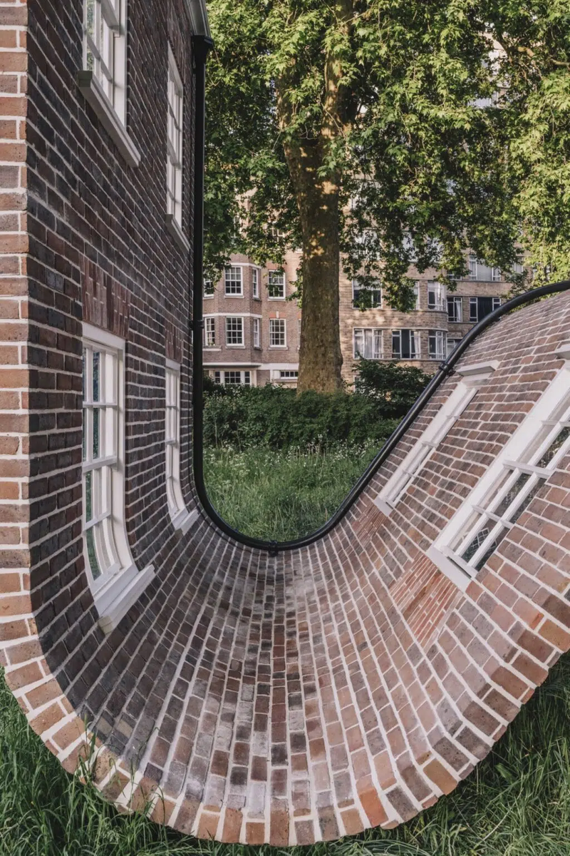 Источник: www.alexchinneck.com