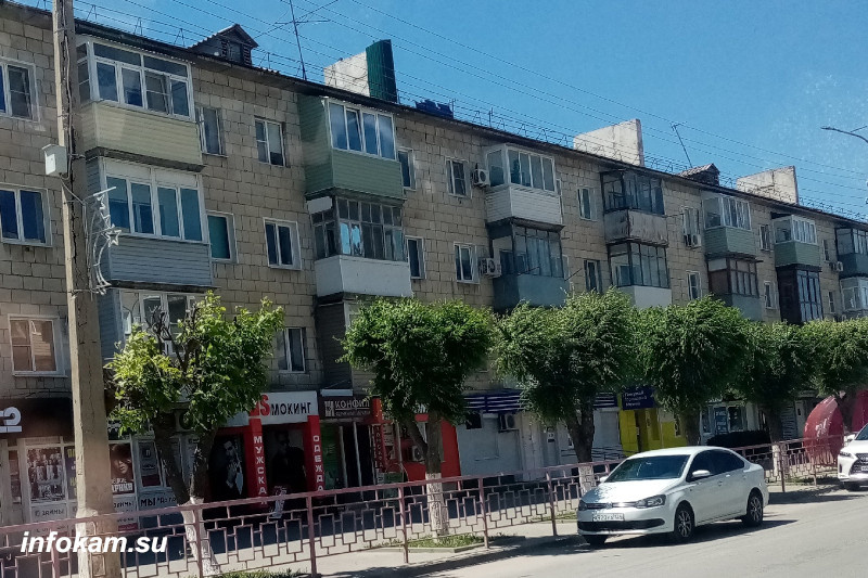    Типичный дом с коммерческими площадями на луице Ленина