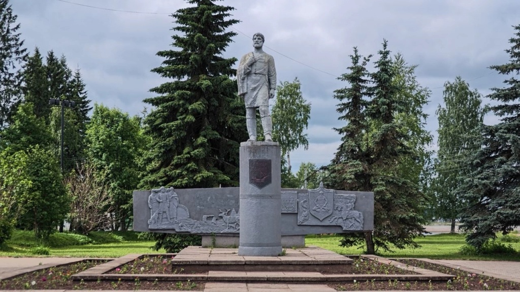 Памятник Семену Дежневу в Великом Устюге