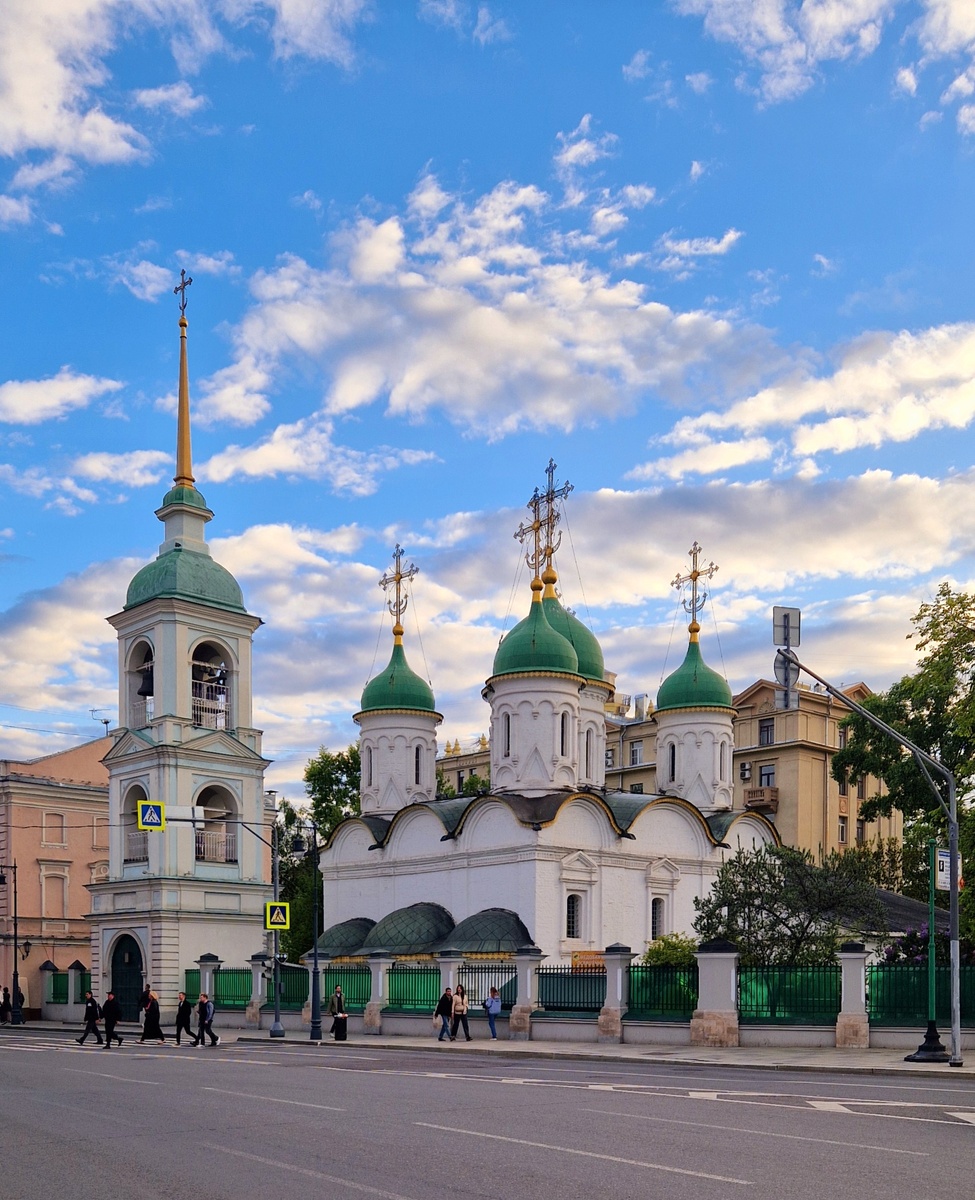 Сретенка, 27/29c3 — Храм Троицы Живоначальной в Листах 1661 года