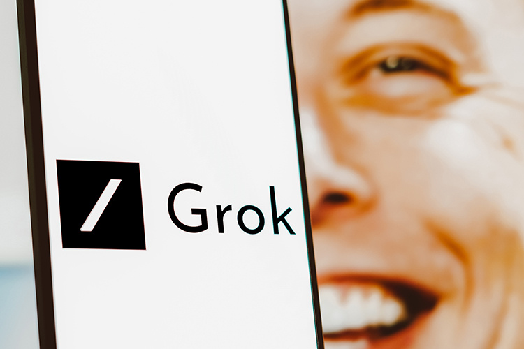    Нейросеть Grok, созданную инженерами Илона Маска, официально добавили в «Телеграм» Павла Дурова.   
Фото: © Rafael Henrique/Keystone Press Agency / www.globallookpress.com