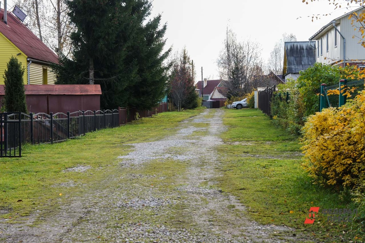 Несмотря на отсутствие мусорных баков в СНТ, компания выставляет платежи и арестовывает пенсионные счета.  Фото: ФедералПресс / Елена Майорова