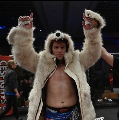 "Где же ты, Маша? Я твой медведь." Фото: mmajunkie.com